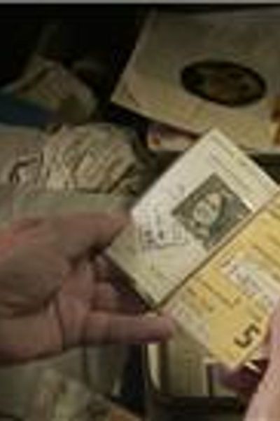 Keeping & Saving or How to Live Poster Image